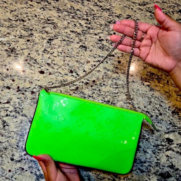 NEW Christian Louboutin Loubila Shoulder bag in Neon Green Embossed - Picture 1 of 8